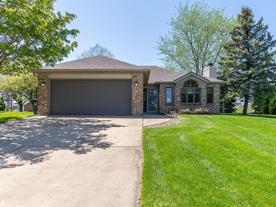 1st image of 611 Fairview Ct