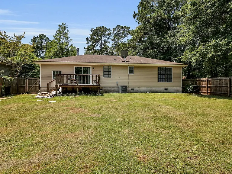 120 Stockbridge Dr — Photo 21