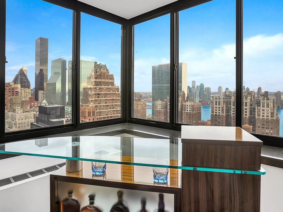 1st image of 250 E 40th St APT 33E