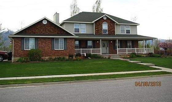 2nd image of 462 Carriage Ln