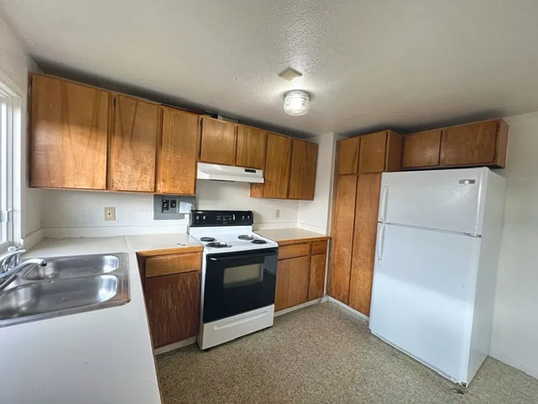 1335 Hyder St — Photo 73