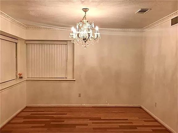 5th image of 9022 Weymouth Dr