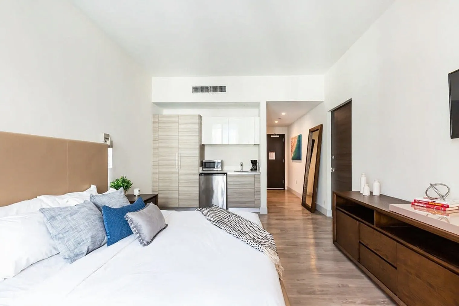 Studio, 1.0 bath, 398 sqft, $2,248 — Photo 3