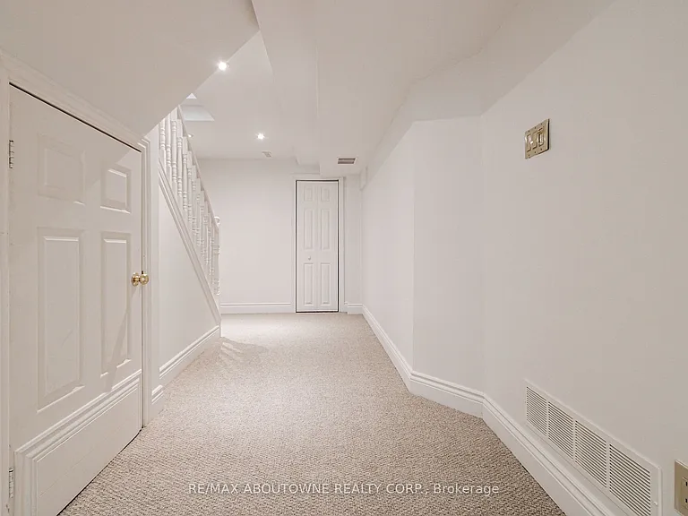 1114 Lindsay Dr — Photo 31
