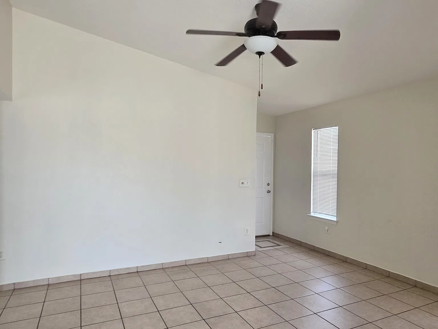 3 bed, 1068 sqft, $1,600 — Photo 2