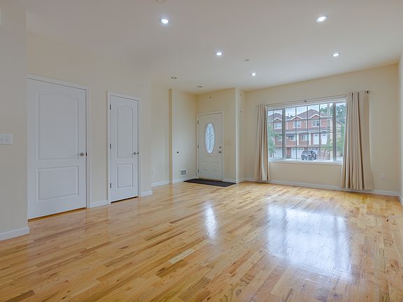 3rd image of 27 Rockwell Ave