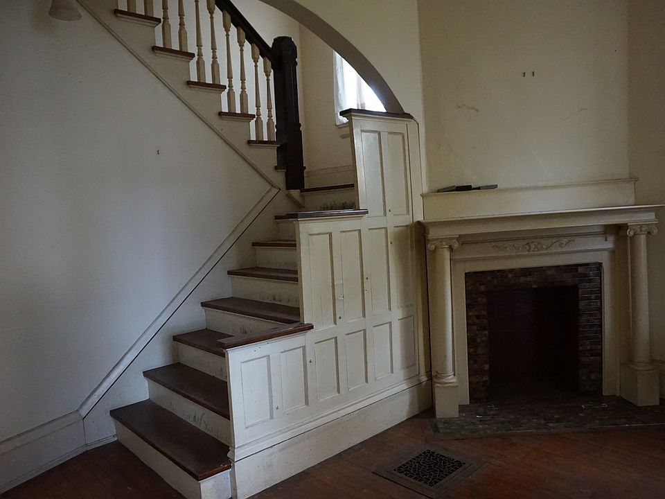1st image of 3239 N Marietta Ave