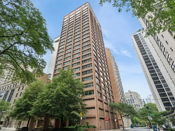 247 E Chestnut St #2504, Chicago, IL 60611