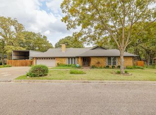 704 Enfield Dr, Rockdale, TX 76567