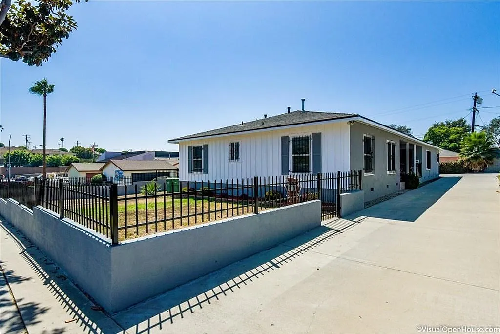 2 bed, 900 sqft, $2,595 — Photo 1