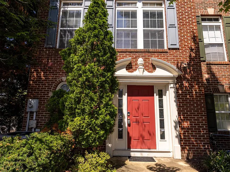 5821 Pearson Ln — Photo 1