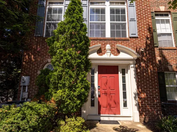5821 Pearson Ln, Alexandria, VA 22304