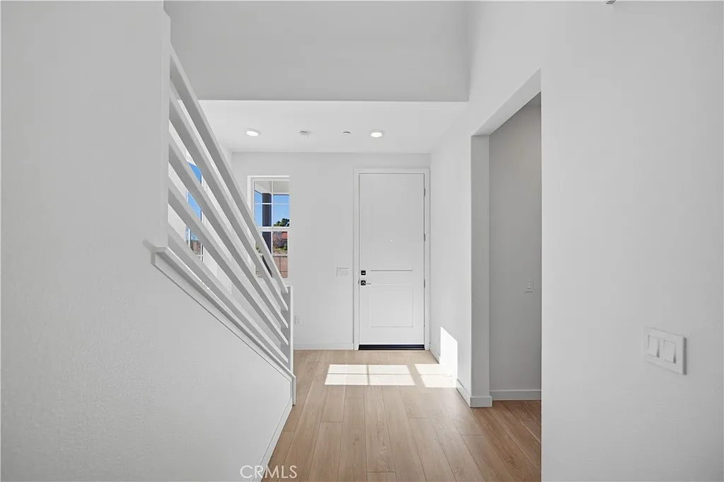 4 bed, 2288 sqft, $5,595 — Photo 3
