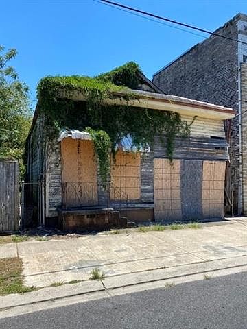 1st image of 916 Teche St