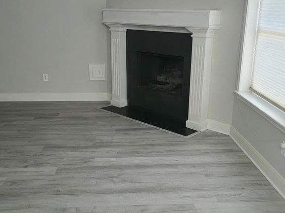 4th image of 527 Promenade Blvd