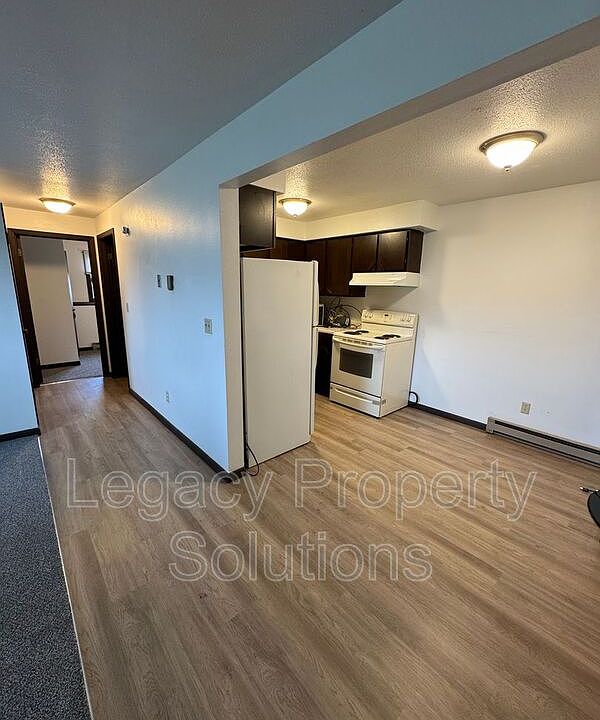 1st image of 206 1st St #6