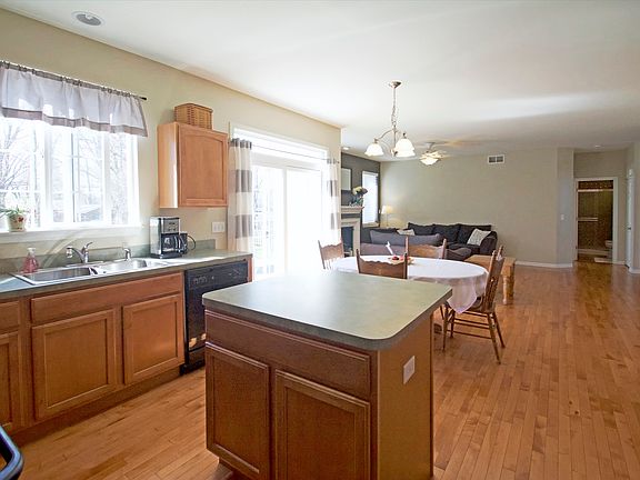 4th image of 2957 Manchester Dr