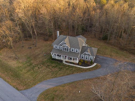 3rd image of 2313 Walnut Spring Ct