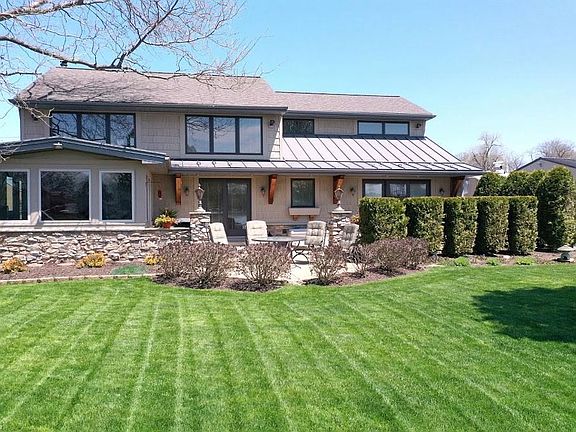 4th image of 224 E Island Dr