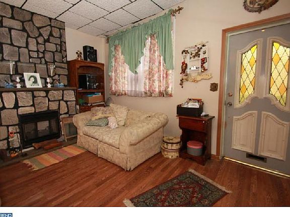 3rd image of 1821 E Moyamensing Ave