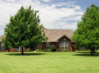 4101 Hidden Lake Cir, Moore, OK 73160