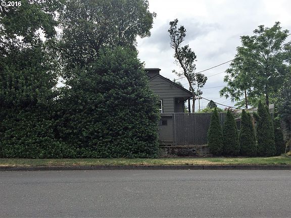2nd image of 711 W 38th St
