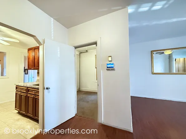 2906 Voorhies Avenue image 3 of 19