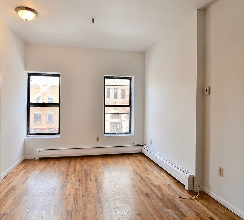 1st image of 8 Claver Pl #2