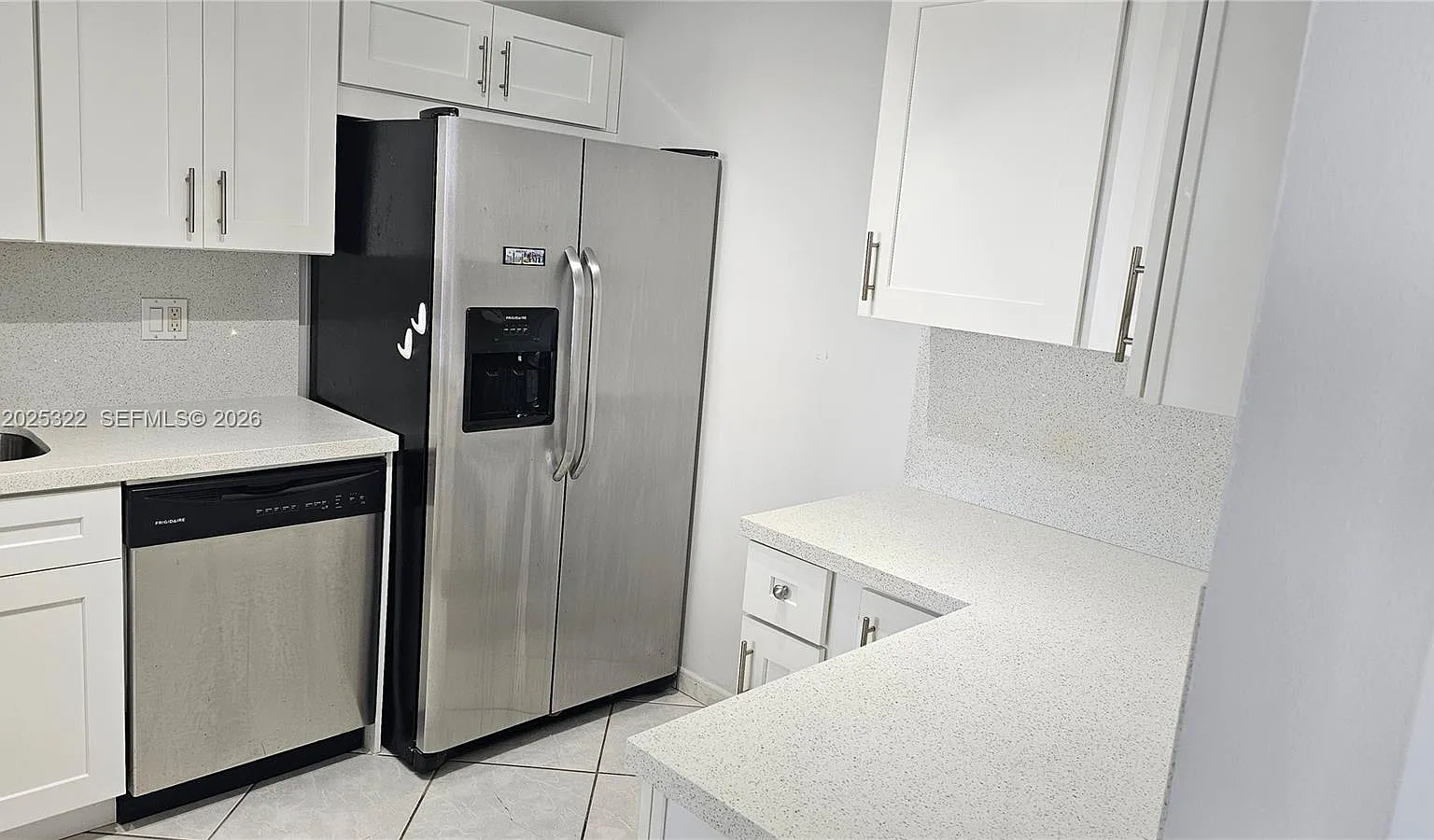 Avant Garde Condo — Photo 4