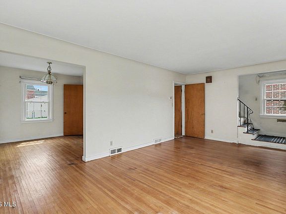 5th image of 2647 Stamford Dr