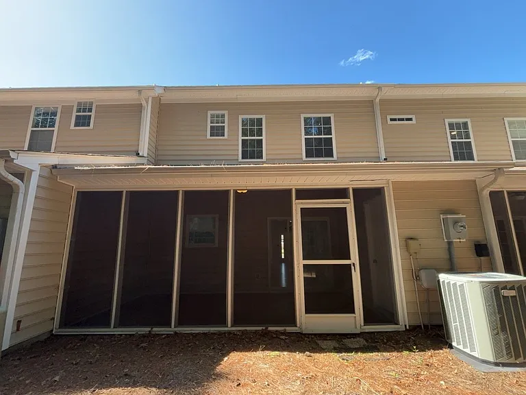 1544 Oxborough Cir — Photo 35