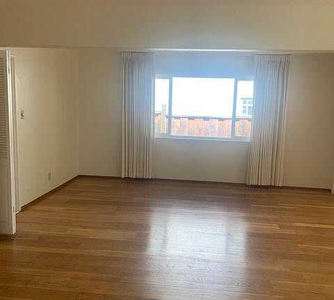 Dining room 10' x 15'10"