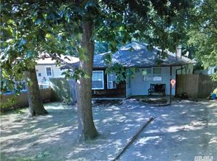 261 Pawnee Ave, Mastic, NY 11950