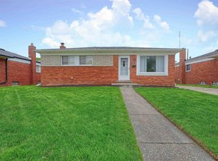 30136 Calahan Rd, Roseville, MI 48066