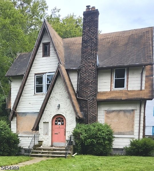 1st image of 52 Hillside Ave