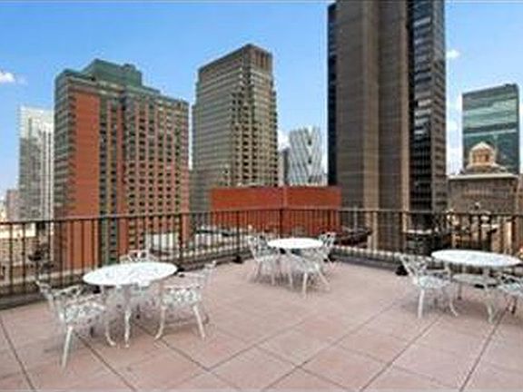 4th image of 150 W 51st St APT 2121