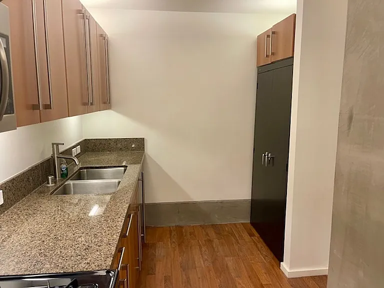 350 11th Ave — Photo 8
