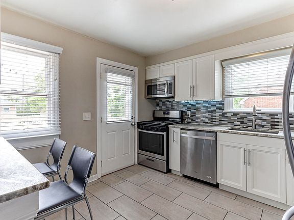 5th image of 1592 Saint Anthony Cir