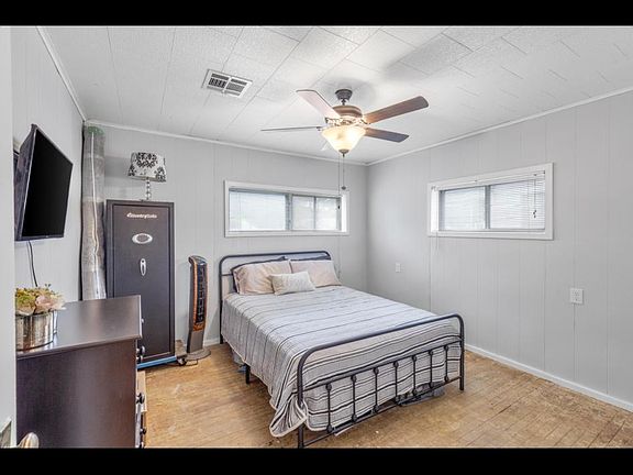 5th image of 821 S Crocker St