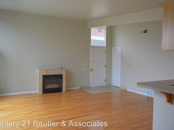 3rd image of 24 E Rockwood Blvd APT 4