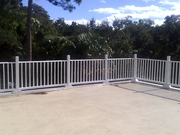 3rd image of 340 Amelia Ct