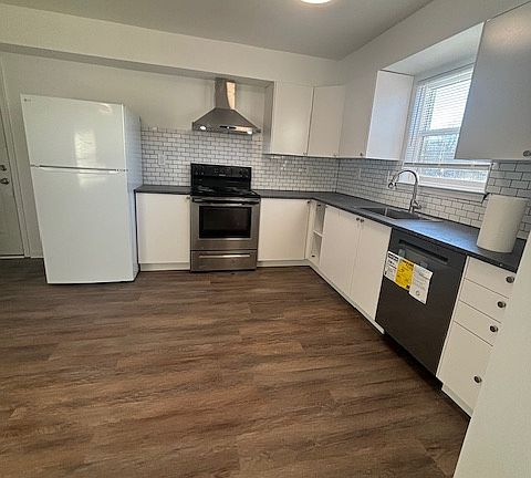 3rd image of 6068 Bradford Dr APT B