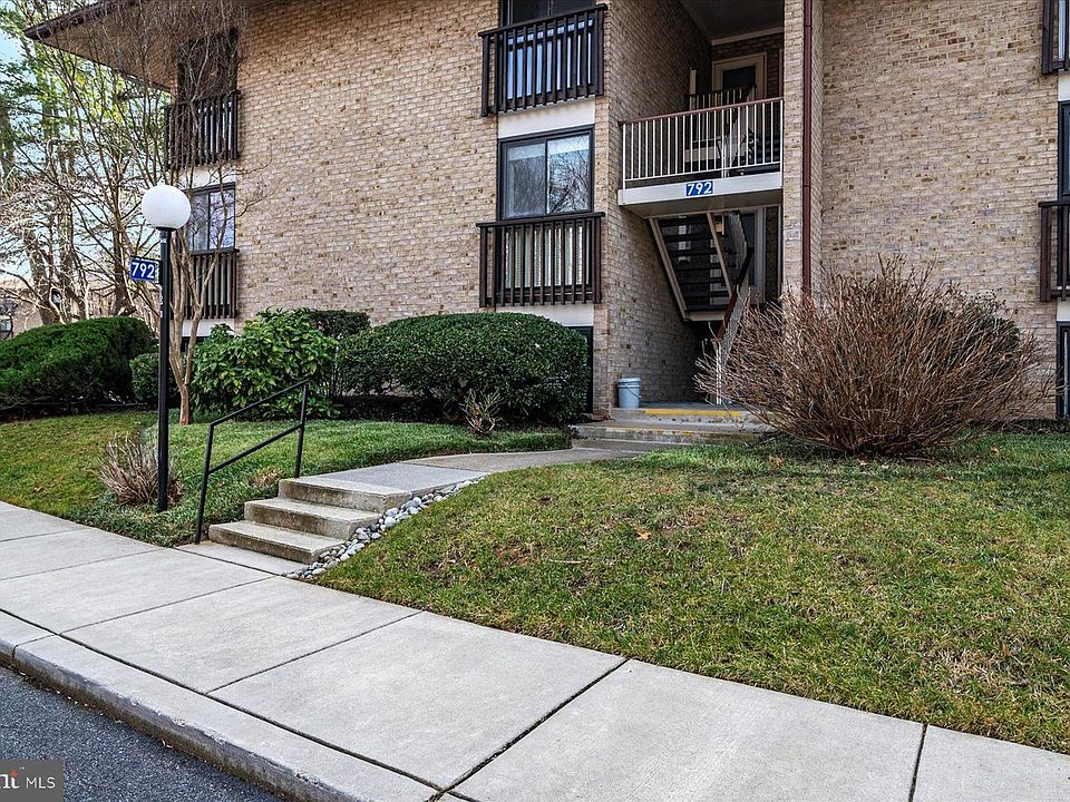 1st image of 792 Fairview Ave #792