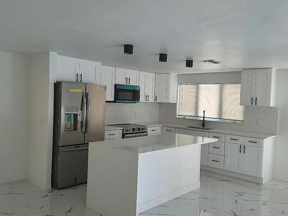 2nd image of 7019 Fountain Ave