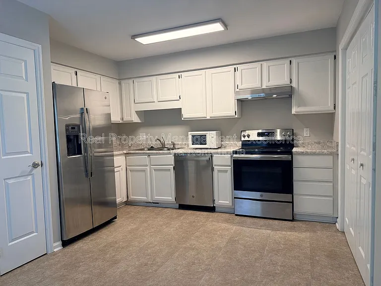 2922 Glenridge Dr #A — Photo 10