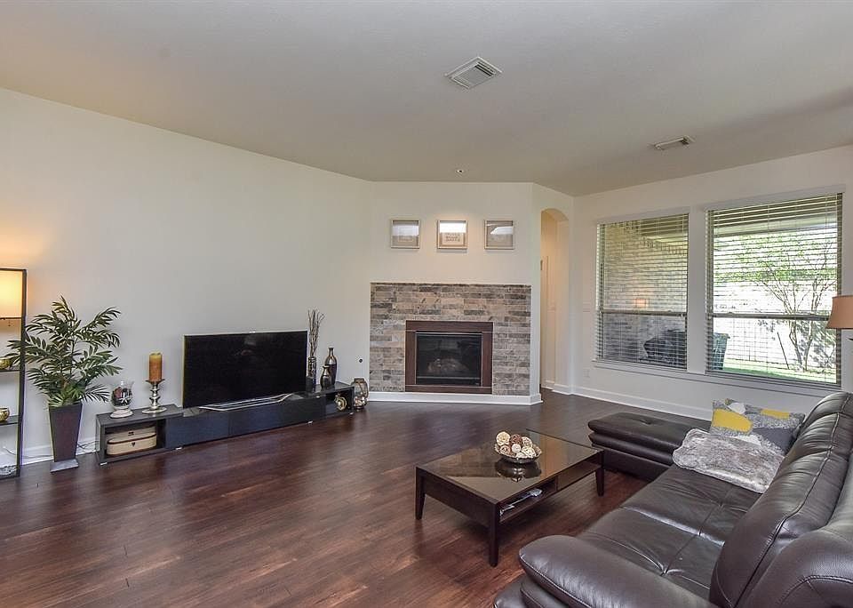 2nd image of 11 Knotwood Ct