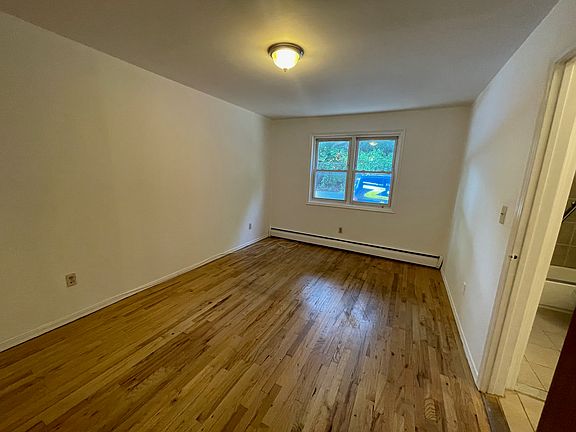 4th image of 40 Woodbine Ct APT 5