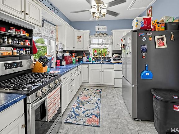 5th image of 204 Watts St