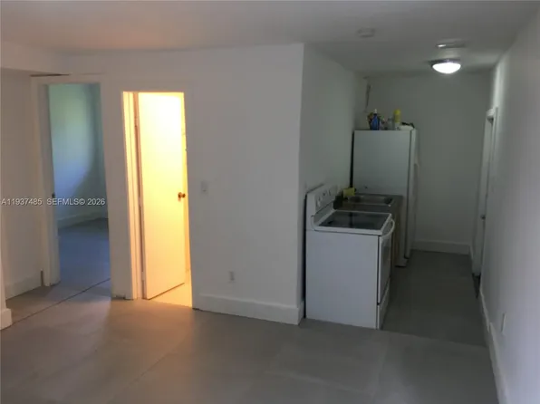 2612 NE 206th St, Miami, FL 33180