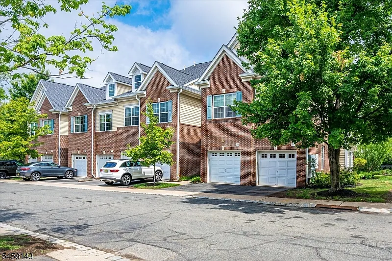 27 Taft Ln